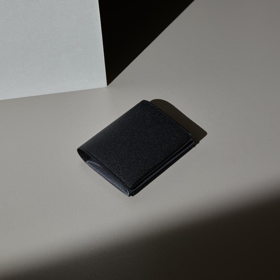再入荷】 Bifold Compact Wallet - Black × Gray – MOLINI
